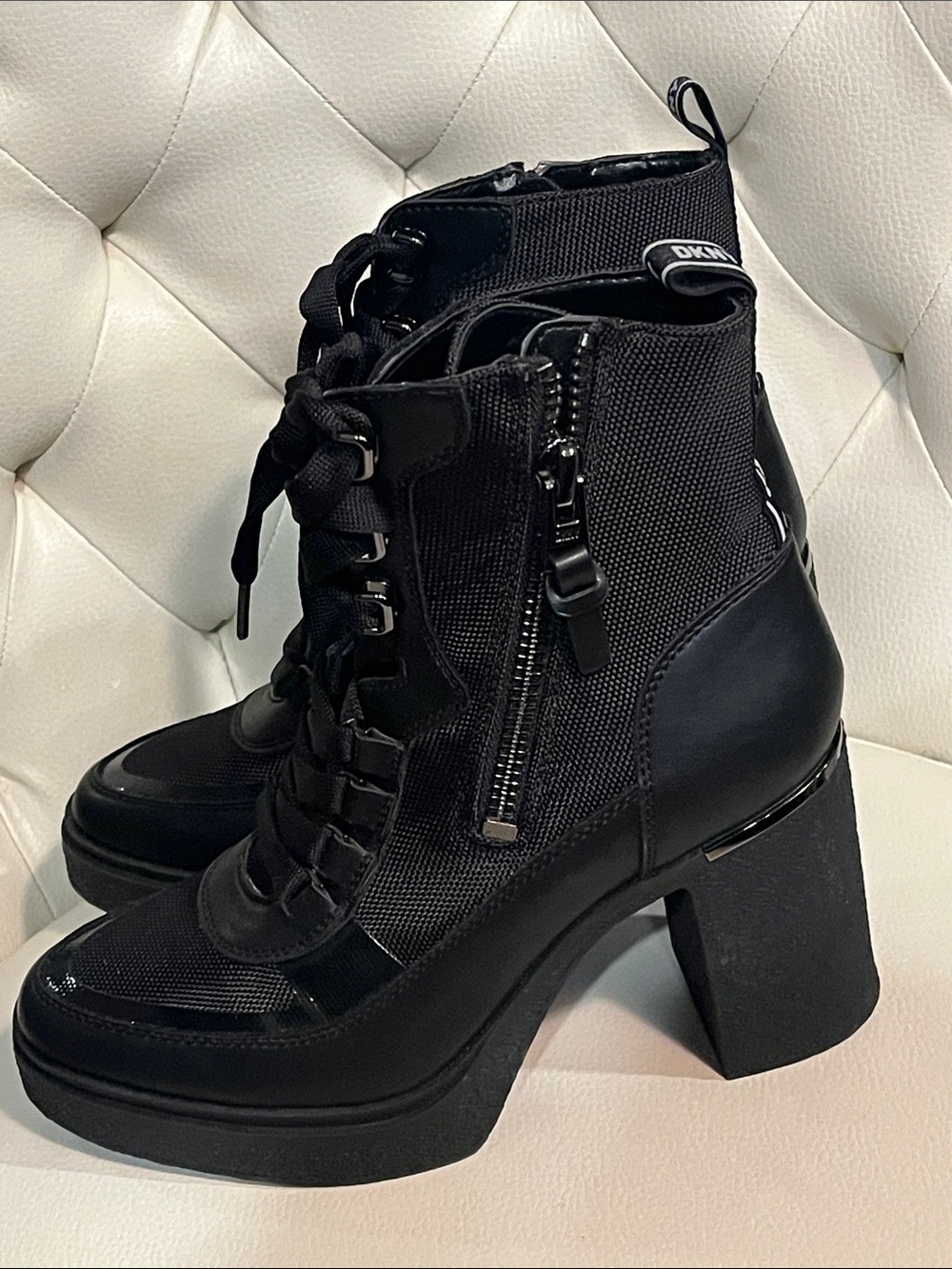 DKNY Black Lace-Up Platform Lug Heeled Ankle Boots Size 8 Eye Catching - Picture 5 of 12
